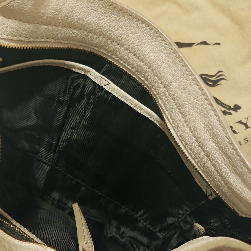Burberry Ivory White Leather Hobo Satchel - Picture 5 of 8